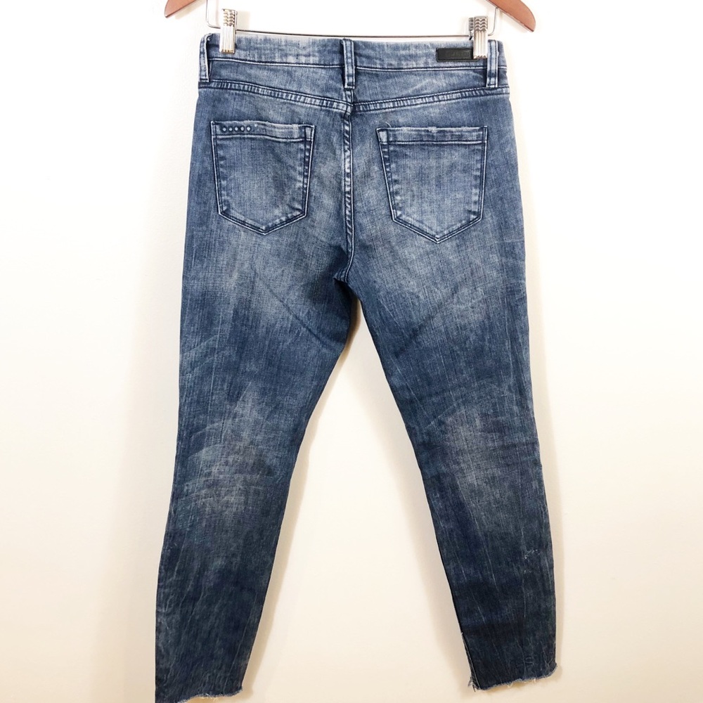 BLANK NYC Skinny Classique Embroidered Floral Jean 27 - Picture 6 of 8